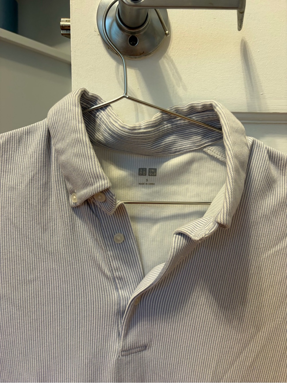 Men’s Uniqlo Light Gray Pinstripe Polo - Picture 4 of 4